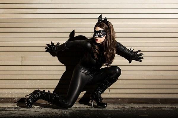 Cómo hacer un disfraz de Catwoman - Paso 4