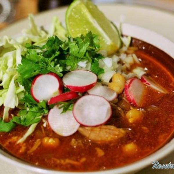 como hacer un pozole rojo