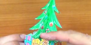 Cómo hacer una tarjeta de navidad 3D con un abeto y regalos (Parte 2)