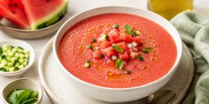 Descubre cómo hacer gazpacho de sandía sin tomate: receta fácil, ligera y perfecta para verano