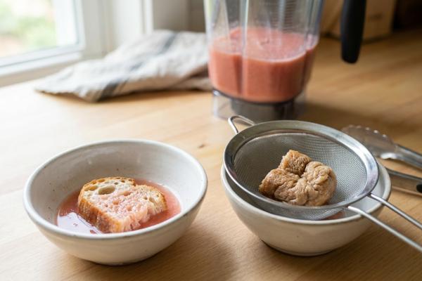 Descubre cómo hacer gazpacho de sandía sin tomate: receta fácil, ligera y perfecta para verano - Paso 4