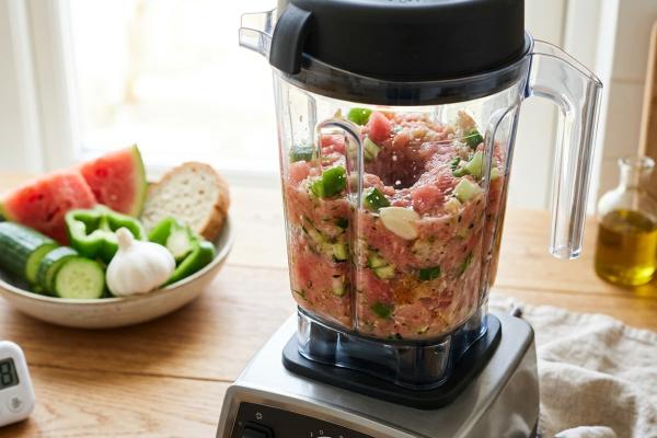 Descubre cómo hacer gazpacho de sandía sin tomate: receta fácil, ligera y perfecta para verano - Paso 5
