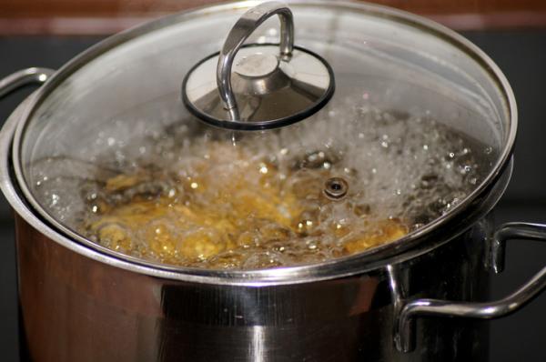 Cómo quitar lo salado al arroz - Elimina el exceso de sal del arroz con una patata