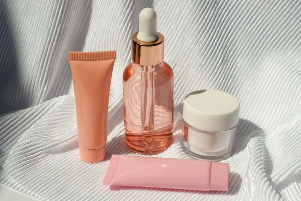 Skin Cycling: qué es y cómo mejorar tu rutina facial - ¿Cuáles son los beneficios del Skin Cycling para tu piel?