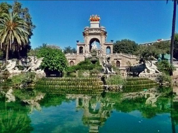 Cuáles son los mejores lugares para visitar Barcelona en bicicleta - El parque de la Ciutadella