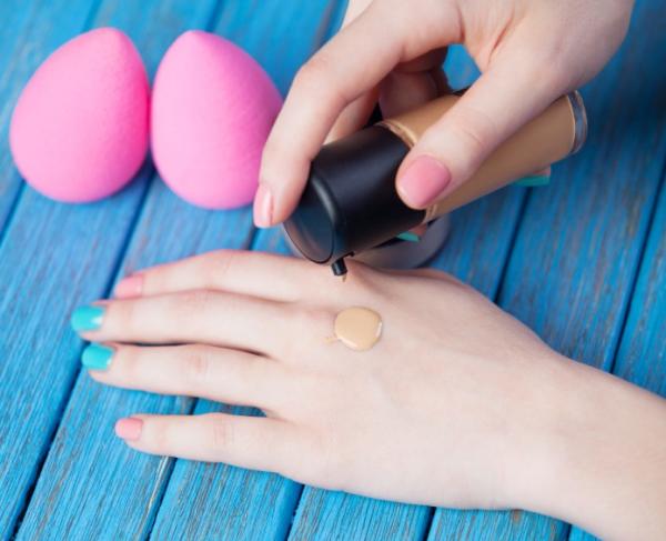 Cómo aplicar el maquillaje con esponja