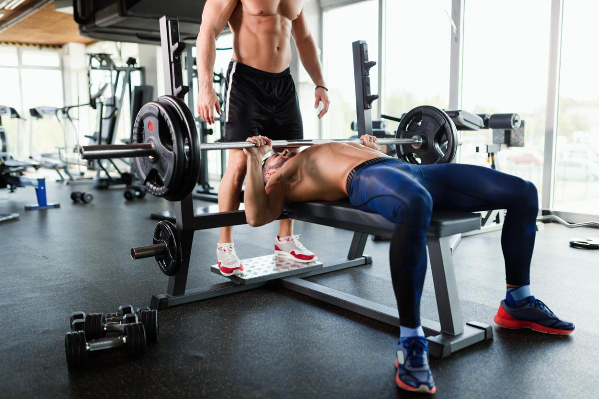 Cómo hacer press de banca