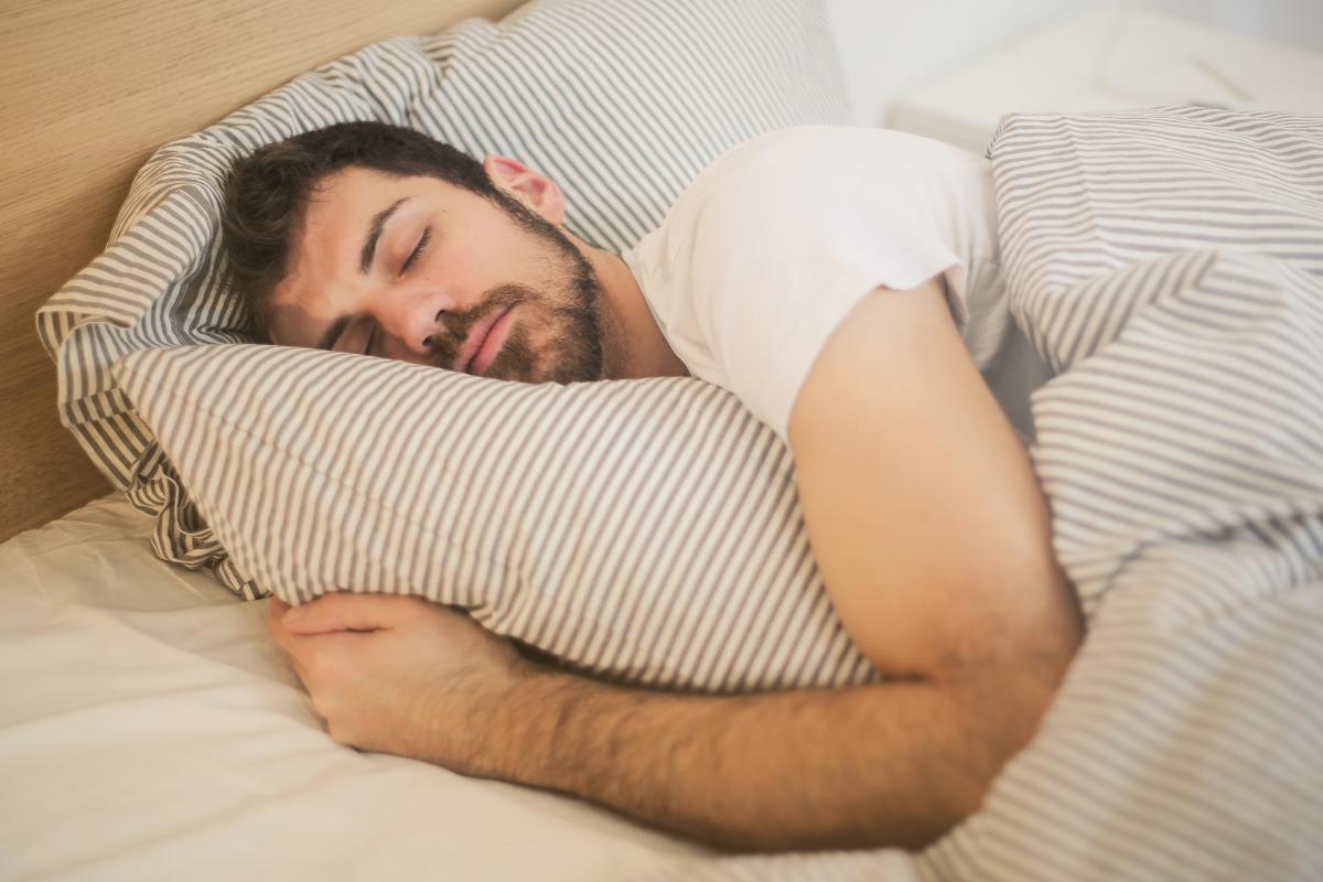 ¿Dormir la siesta es bueno? Conoce sus beneficios y desventajas