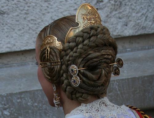 Cómo es el traje regional de la Comunidad Valenciana - Peinado femenino