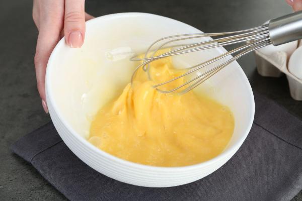 Frixuelos asturianos: receta tradicional de Carnaval - Paso 1