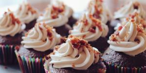 Cómo hacer cupcakes en el microondas