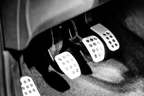 Por qué mi coche tiembla al salir en primera - A mi coche en primera le cuesta salir, ¿por qué?