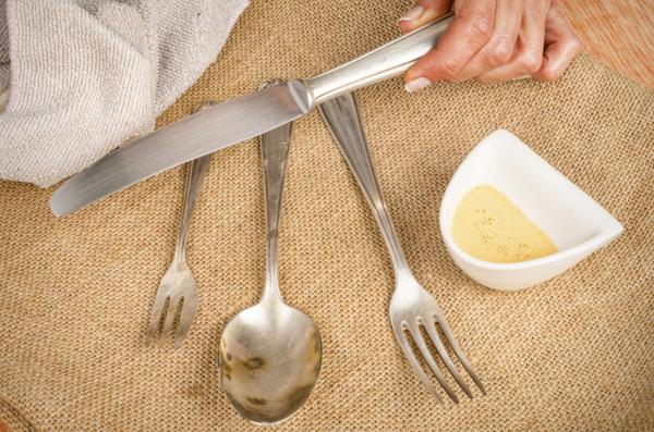 Cómo limpiar la plata con pasta de dientes - pasos y consejos - Consejos para evitar que la plata pierda brillo