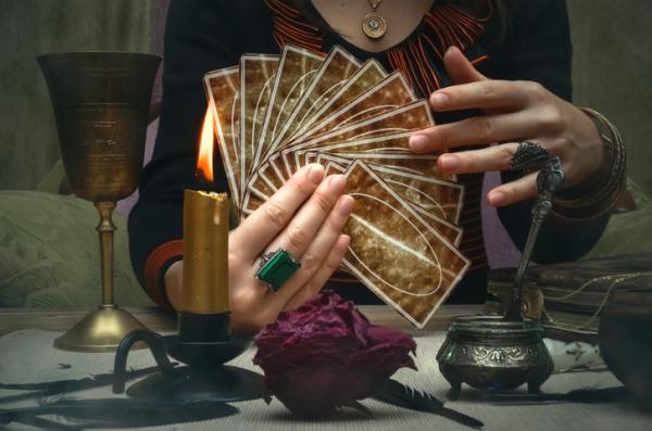 Tarot del amor: cómo saber si le gusto a esa persona o no - Preguntas que puedes hacer al tarot del amor