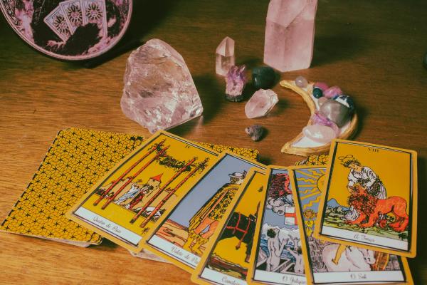Tarot del amor: cómo saber si le gusto a esa persona o no - Señales de que le gustas según el tarot del amor