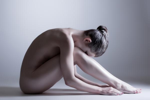 Beneficios de hacer yoga sin ropa