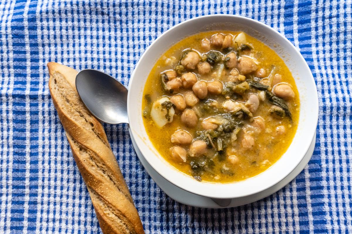 Cómo hacer un potaje de acelgas con garbanzos