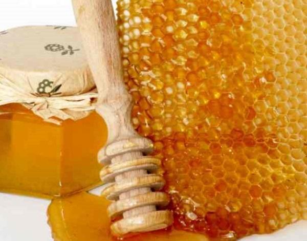 Cómo quitar las espinillas con miel - Paso 1