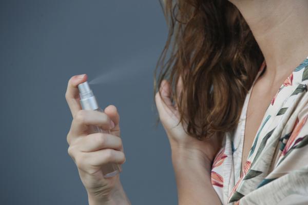 Cómo rizar el pelo sin calor - Con spray marino