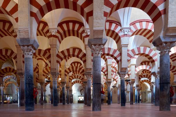 ¿Qué ver en Córdoba? Conoce los lugares imprescindibles que no te puedes perder - Mejores monumentos de Córdoba: Mezquita, patios y casco histórico
