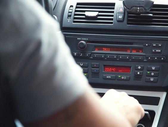 ¿Se puede poner un coche a nombre de dos personas?