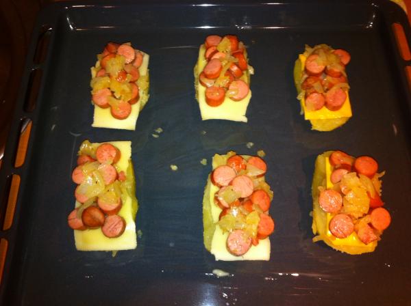 Cómo hacer patatas con frankfurt al horno - Paso 6