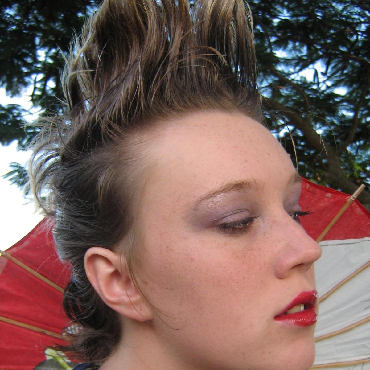 Cómo mantener el cabello en cresta