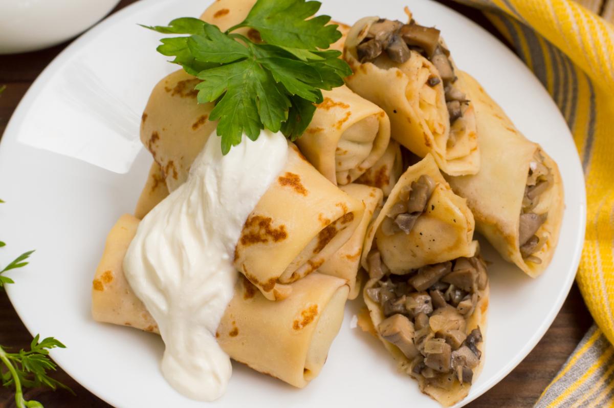 Cómo hacer crepes de pollo con champiñones