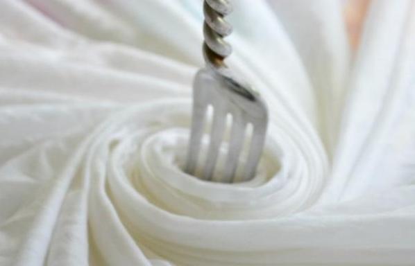 Cómo teñir un mantel con tinte - Paso 3