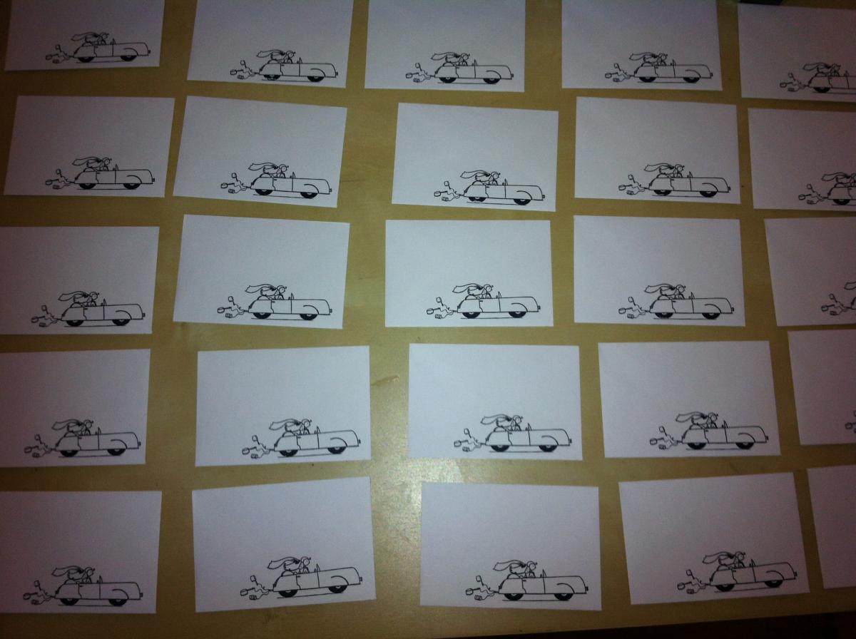 Cómo hacer tarjetas de agradecimiento para los invitados de una boda