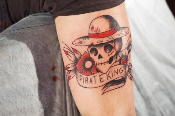 ¿Por qué se me cae la tinta del tatuaje?