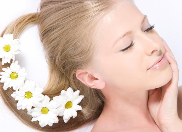 Trucos de belleza con manzanilla - Trucos de belleza con manzanilla: aclarar el pelo rubio 