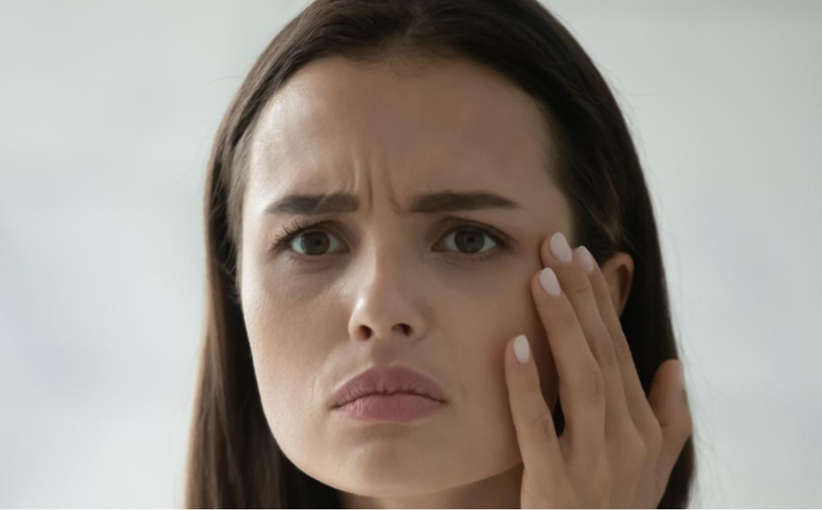 Cómo quitar las arrugas del entrecejo