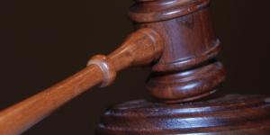 Cómo dirigir una carta a un juez