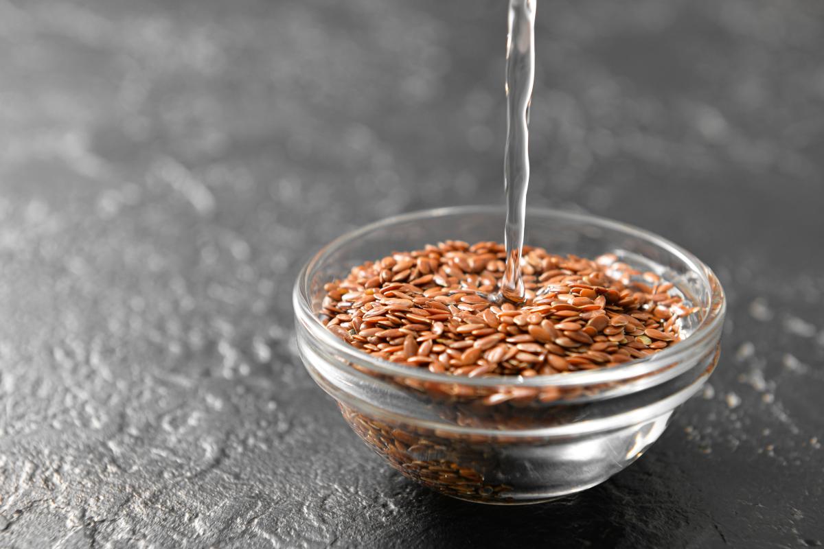 Cómo preparar agua de linaza para adelgazar