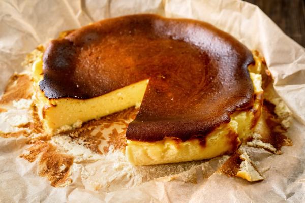 Basque cheesecake o tarta de queso vasca quemada: receta riquísima