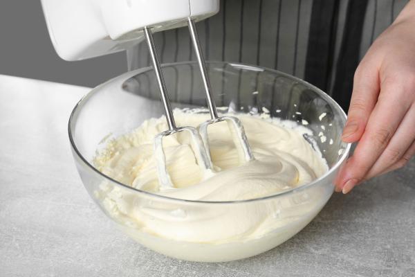 Basque cheesecake o tarta de queso vasca quemada: receta riquísima - Paso 2