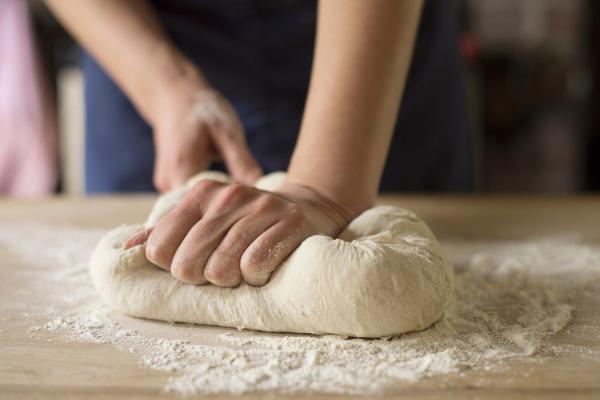 Focaccia della Befana, así es el roscón de Reyes que preparan en Italia - Paso 3