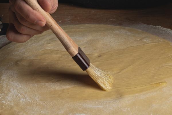 Focaccia della Befana, así es el roscón de Reyes que preparan en Italia - Paso 7