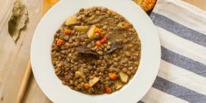 Cómo hacer lentejas con chorizo y patatas: receta fácil