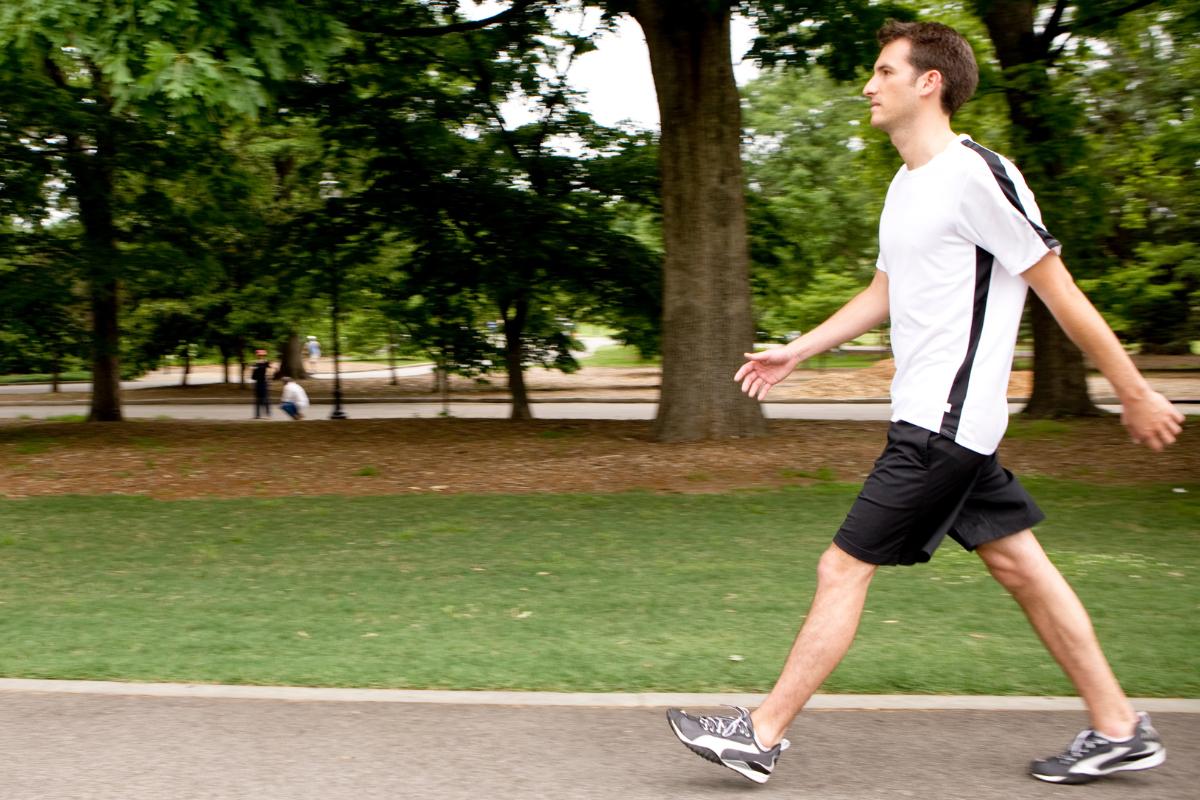 Power walking: qué es y beneficios Conoce el ejercicio que mejora la