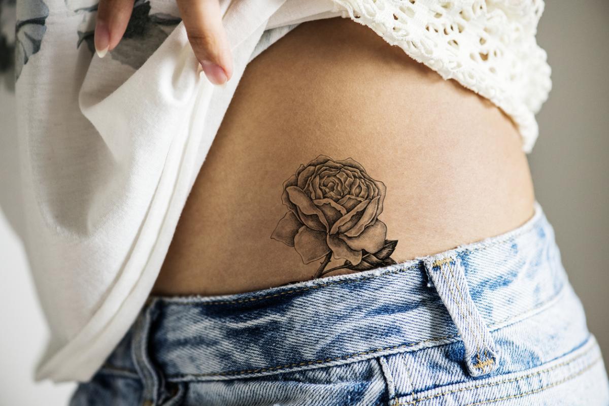 Tatuajes en la pelvis para mujeres