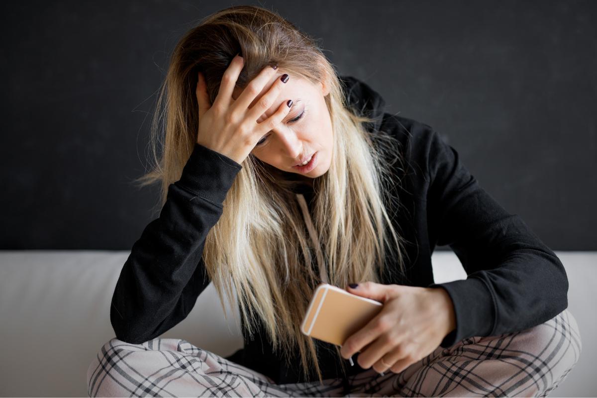 Cloaking: qué es en una relación y cómo detectar si te hacen esta técnica peor que el ghosting