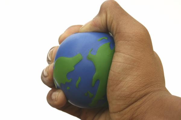 Cómo hacer que las inyecciones no duelan - Aplicar presión y masajear la zona de la inyección