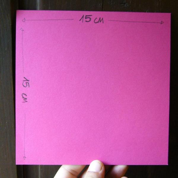 Cómo hacer un molinillo de viento con cartulina - Paso 1