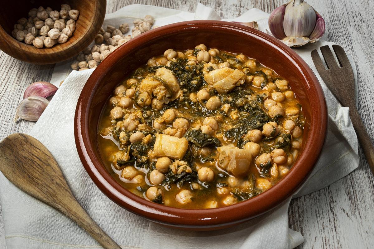 Cómo hacer un potaje de garbanzos con bacalao