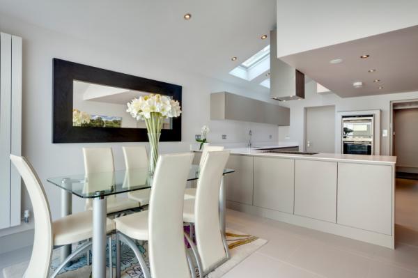 Cómo decorar una pared con espejos - Paredes con espejos: cocina