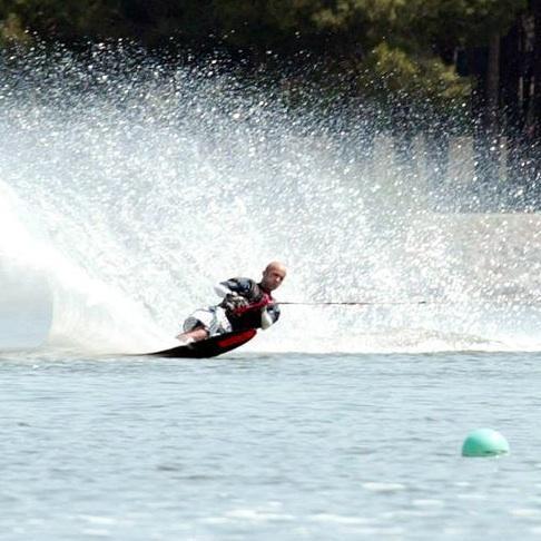 Cúal es la velocidad adecuada para hacer esquí acuático - Paso 2
