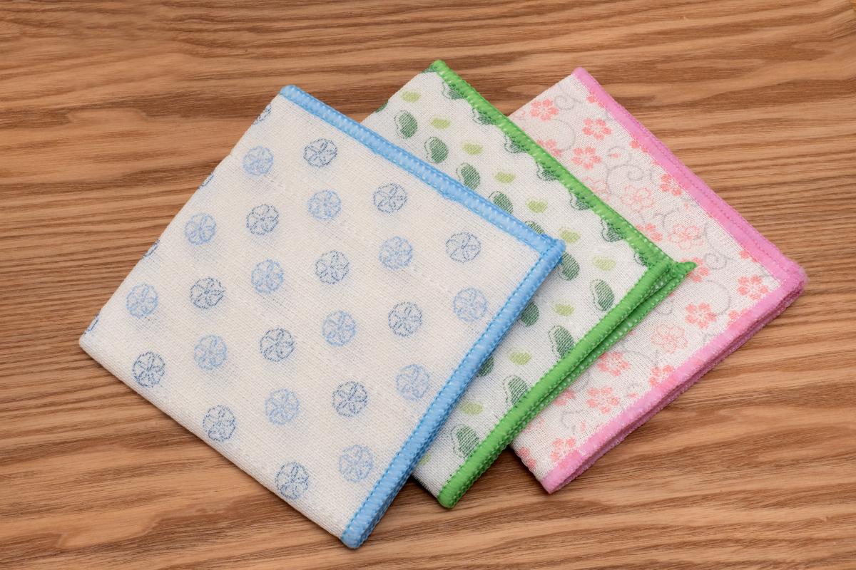 Cómo limpiar las bayetas de cocina: los mejores trucos