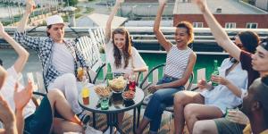 Descubre las mejores preguntas random para amigos para fiestas o juegos